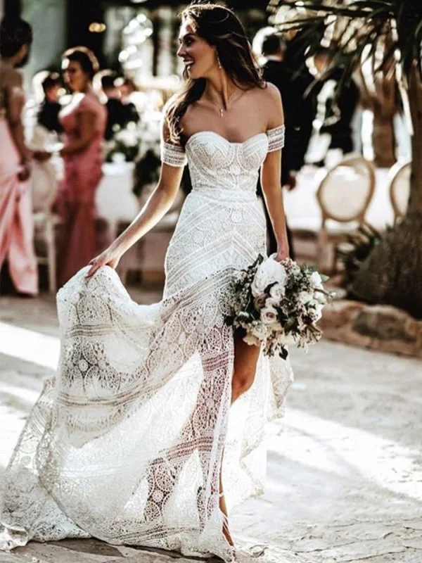 White Lace Wedding Dress Floor Length Sheath Sleeveless Lace Sweetheart Neck Bridal Dresses Train Dress