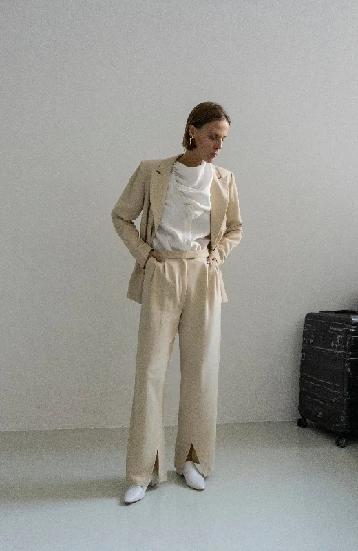 Rivne Beige Gentle Woman Suit Street