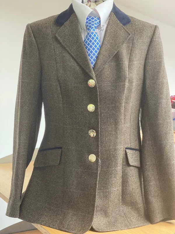 IN STOCK: Princess Cut Traditional Plain brown with velvet collar (size 14-16) European IN STOCK: Princess Cut Traditional Plain brown with velvet collar (size 14-16) European