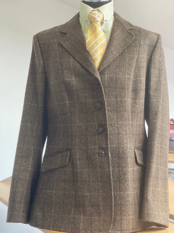IN STOCK: Princess Cut Traditional brown tweed with plain collar (16-18) Sleek Women's 